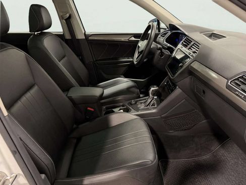 Used 2023 Volkswagen Tiguan SE AWD/4WD image 27