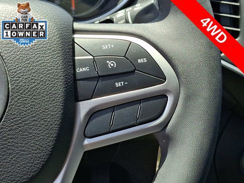 Used 2022 Jeep Cherokee Latitude w/ Sun & Sound Group AWD/4WD image 22