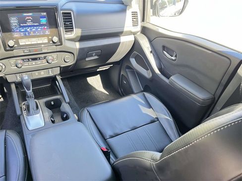 Used 2024 Nissan Frontier SL image 29
