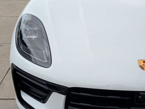 Certified 2026 Porsche Macan AWD/4WD image 12