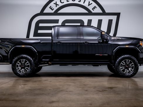 Used 2021 GMC Sierra 2500 AT4 w/ AT4 Premium Plus Package AWD/4WD image 9