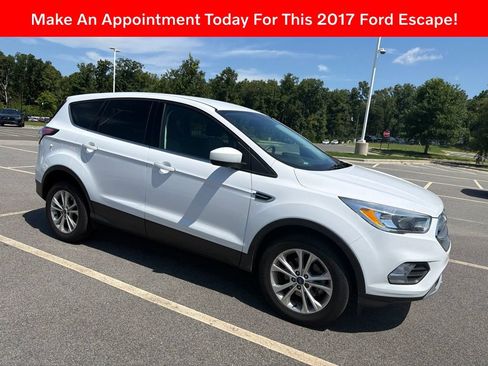 Used 2017 Ford Escape SE FWD image 2
