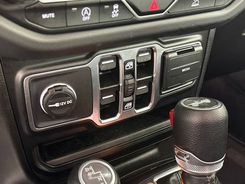 Certified 2025 Jeep Wrangler Unlimited Sahara AWD/4WD image 29