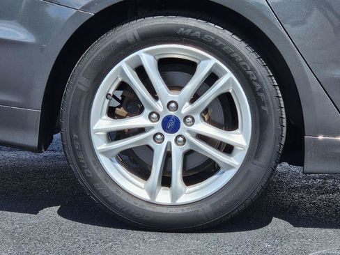 Used 2018 Ford Fusion SE w/ Fusion SE Technology Package FWD image 25