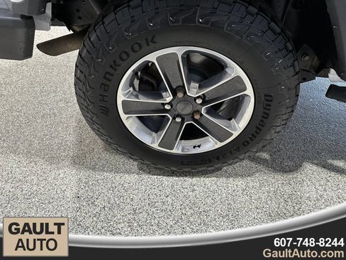 Used 2019 Jeep Wrangler Unlimited Sahara AWD/4WD image 21