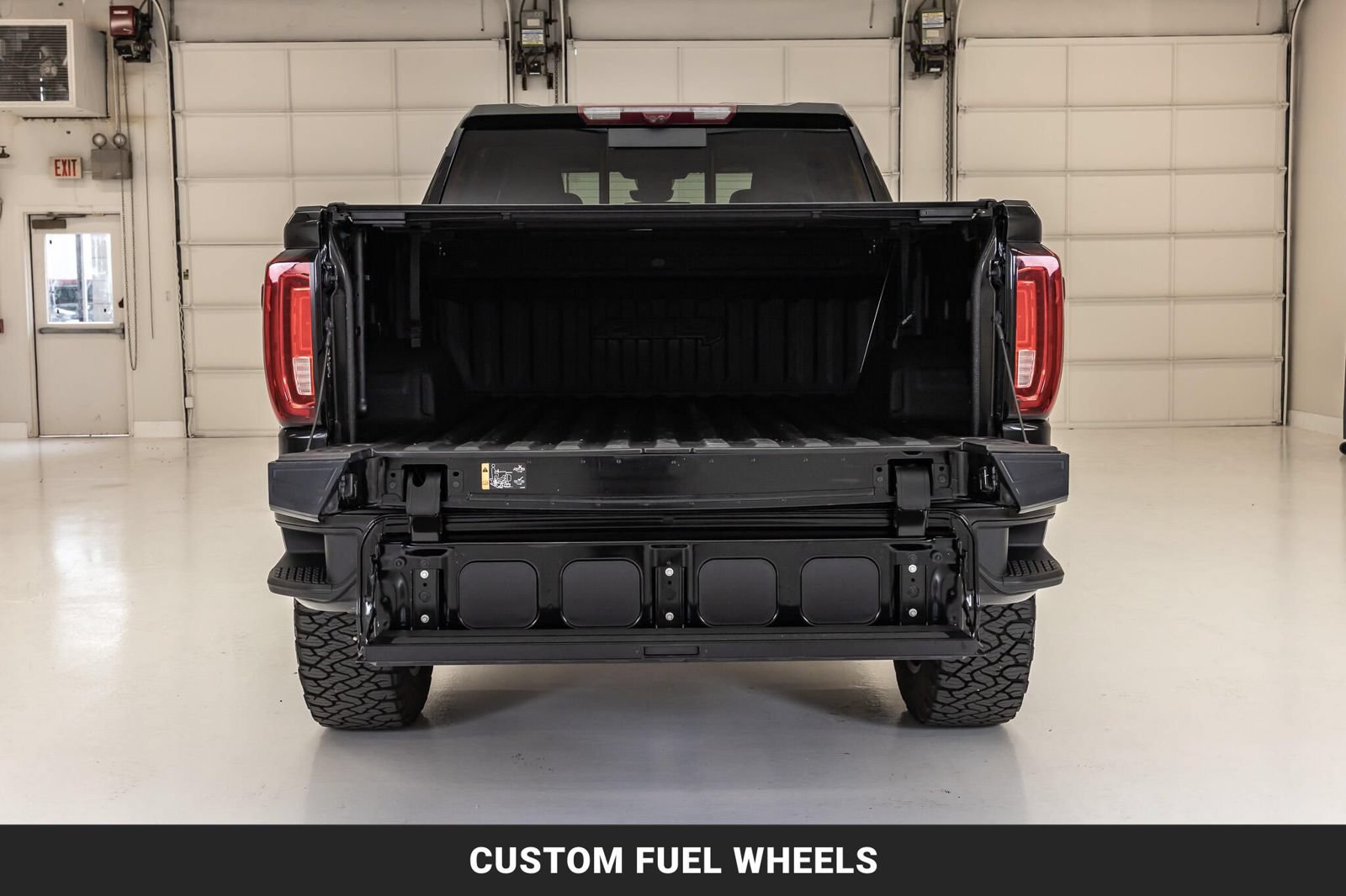 Used 2024 GMC Sierra 1500 AT4 w/ Technology Package AWD/4WD image 8
