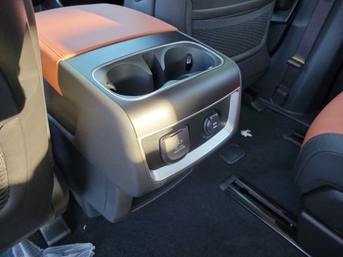 New 2027 Kia Carnival SX w/ Dark Edition Package FWD image 11