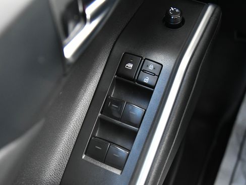 Used 2023 Toyota Highlander XLE image 35