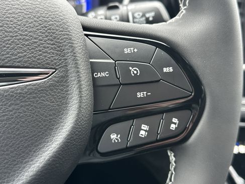 New 2026 Chrysler Pacifica Select image 9