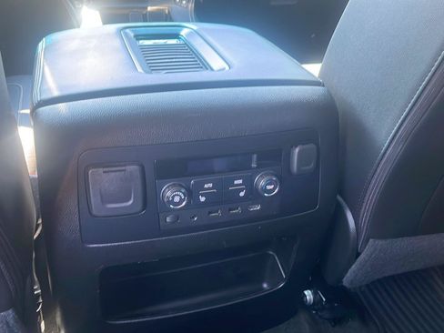 Used 2017 Chevrolet Suburban LT AWD/4WD image 15