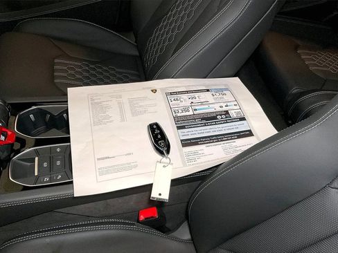 Used 2025 Lamborghini Urus SE image 35