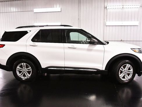 Used 2022 Ford Explorer XLT image 8
