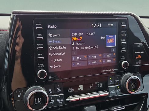 Used 2022 Toyota Highlander XSE FWD image 22