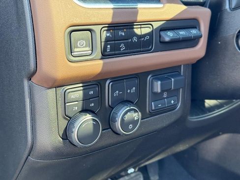 Used 2021 Chevrolet Suburban High Country w/ Premium Package image 20