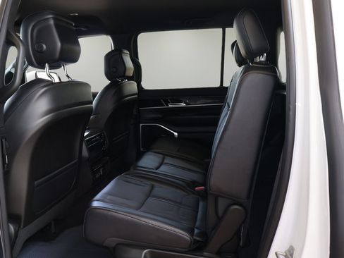 Used 2022 Jeep Wagoneer Series II RWD image 13