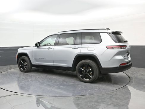 Used 2023 Jeep Grand Cherokee L Laredo AWD/4WD image 5
