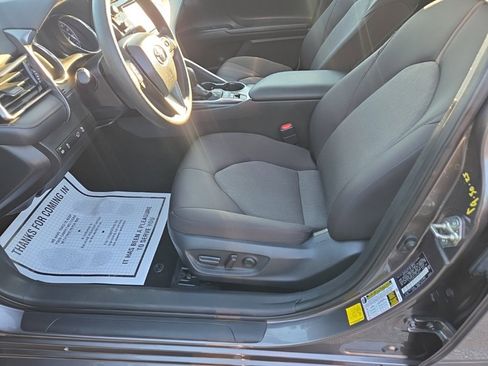 Used 2020 Toyota Camry LE image 10