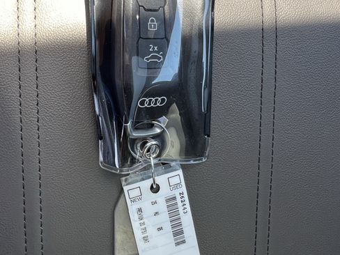 Certified 2025 Audi Q5 Premium w/ Convenience Package AWD/4WD image 38