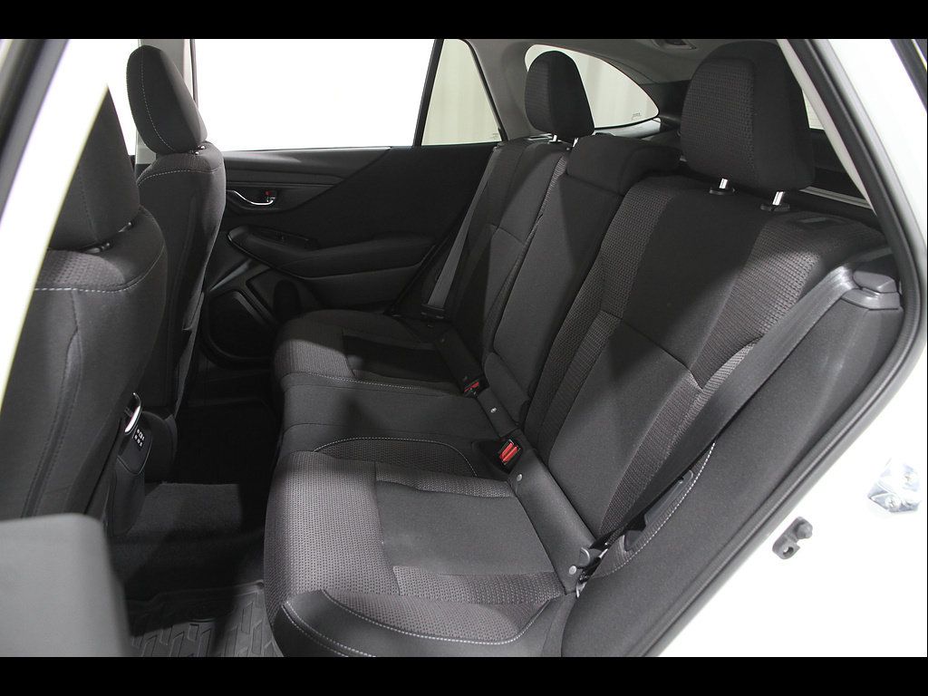 Used 2025 Subaru Outback Premium AWD/4WD image 19