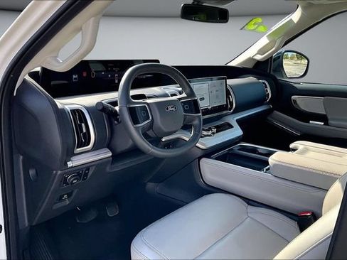 Used 2025 Ford Expedition Active AWD/4WD image 17