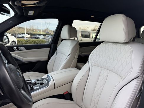 Used 2021 BMW X7 xDrive40i w/ M Sport Package image 15