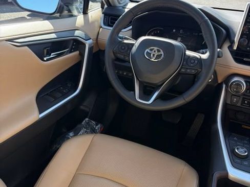 Used 2022 Toyota RAV4 Limited AWD/4WD image 11
