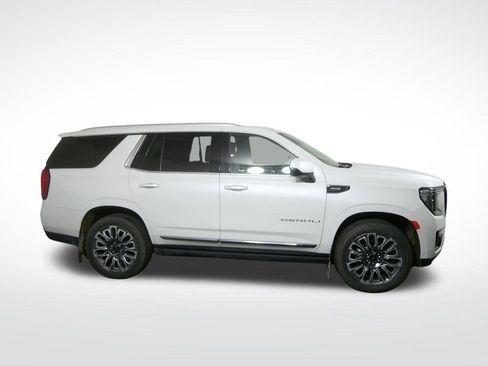 Used 2024 GMC Yukon Denali Ultimate AWD/4WD image 2