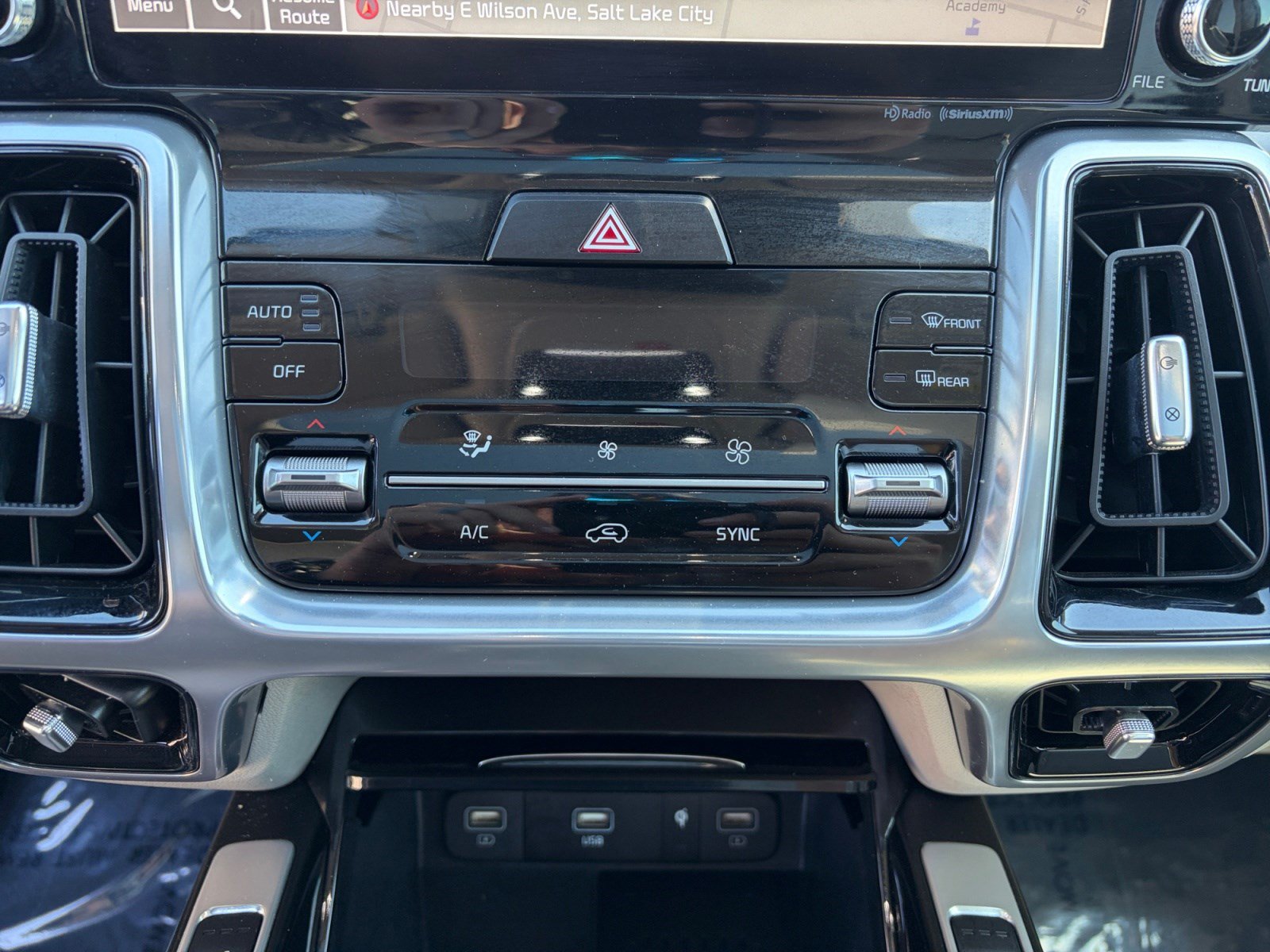Used 2023 Kia Sorento SX AWD/4WD image 22