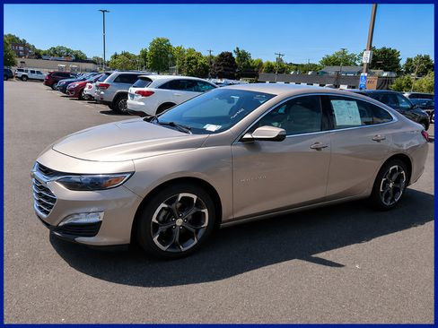 Used 2023 Chevrolet Malibu LT FWD image 1