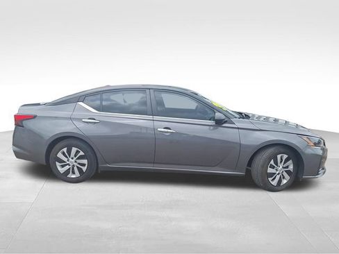 Certified 2025 Nissan Altima 2.5 S FWD image 9