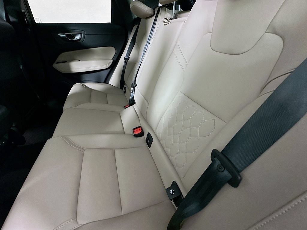 Used 2026 Volvo XC60 B5 Plus w/ Protection Package Premier AWD/4WD image 4