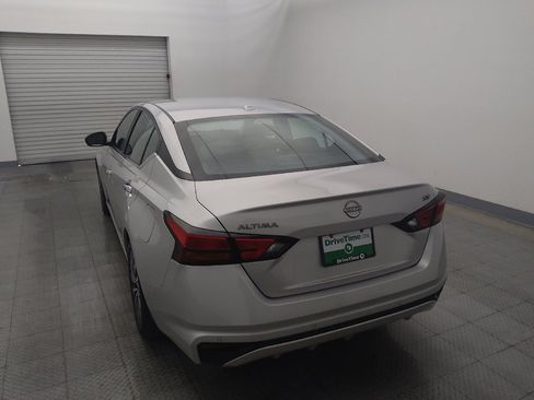 Used 2024 Nissan Altima 2.5 SV FWD image 6