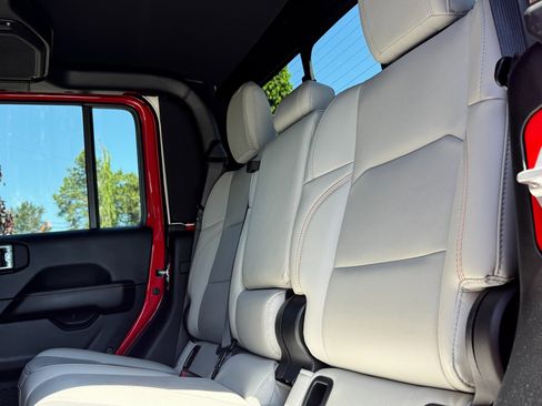 Used 2021 Jeep Gladiator Mojave w/ Uconnect 4C Nav & Sound Group image 16