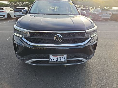 Certified 2023 Volkswagen Taos SE image 11
