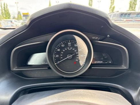 Used 2018 MAZDA MAZDA3 Touring FWD image 19