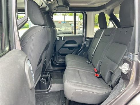 Used 2020 Jeep Wrangler Unlimited Sahara AWD/4WD image 19