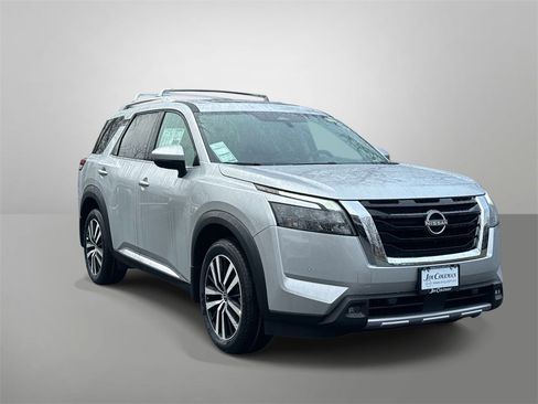 New 2025 Nissan Pathfinder Platinum image 15