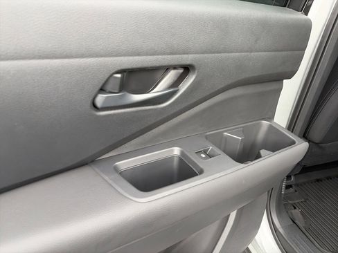 Certified 2025 Nissan Pathfinder S image 29