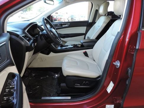 Used 2017 Ford Edge Titanium w/ Technology Package FWD image 21