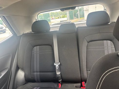 Used 2025 Hyundai Venue SEL FWD image 5