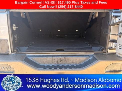 Used 2016 Jeep Wrangler Unlimited Sahara AWD/4WD image 6