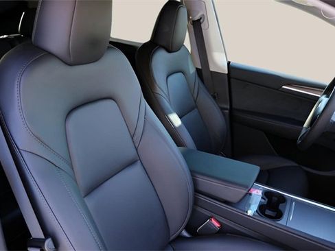 Used 2023 Tesla Model Y Performance image 16