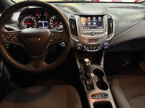 Used 2019 Chevrolet Cruze LT w/ Convenience Package image 12