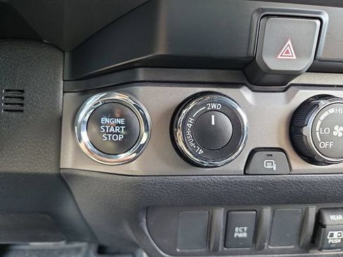 Used 2019 Toyota Tacoma TRD Off-Road AWD/4WD image 26