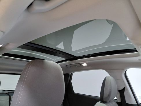 Certified 2022 Ford Escape SE w/ SE Sport Appearance Package image 6