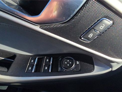 Used 2022 Ford Explorer XLT w/ Equipment Group 202A image 19