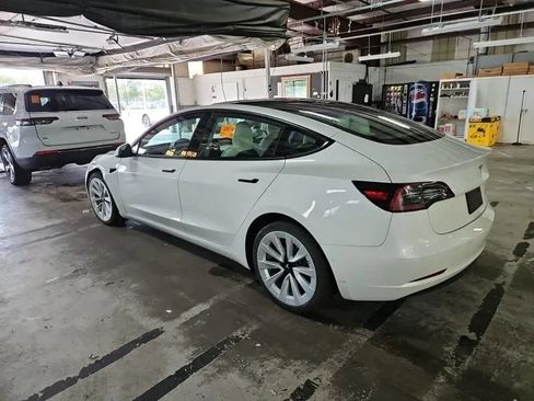 Used 2022 Tesla Model 3 Long Range AWD/4WD image 3