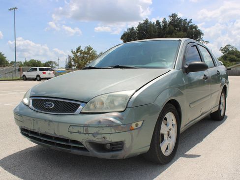 Used 2005 Ford Focus S FWD image 3