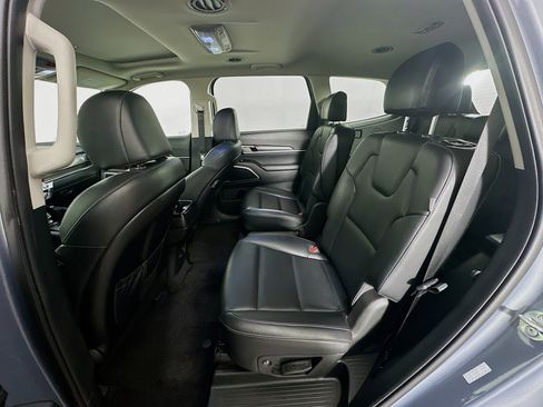 Used 2025 Kia Telluride S image 30