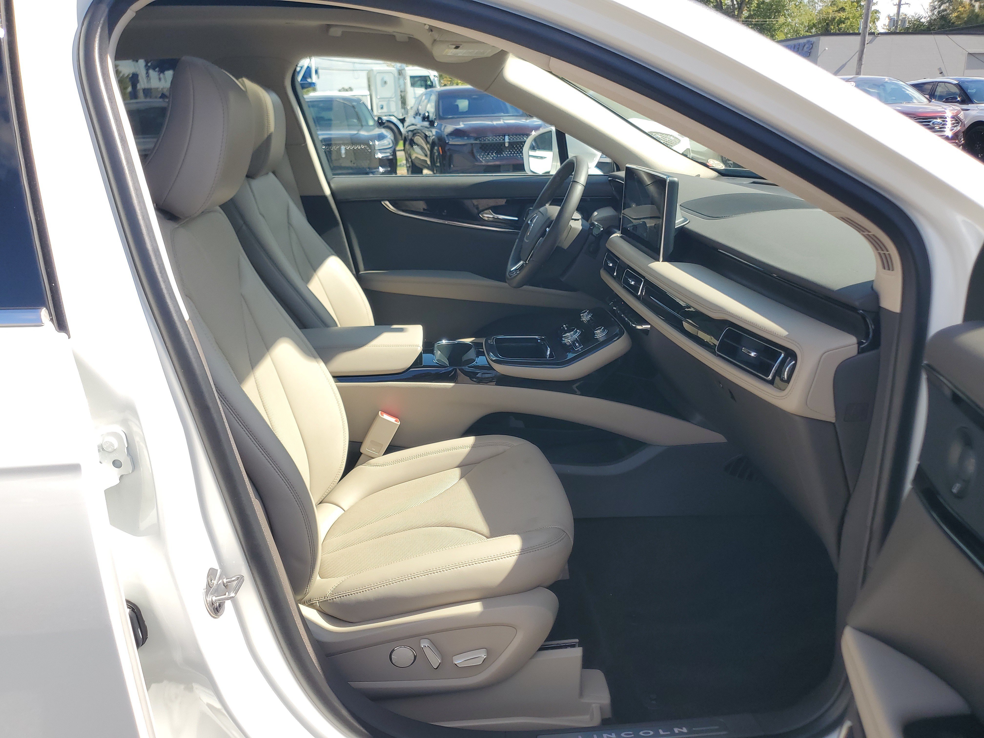 Used 2023 Lincoln Nautilus Reserve w/ Equipment Group 201A AWD/4WD image 9